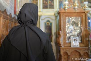 Curăţă-te de patimi, iar harul Domnului va scrie pe inima ta curată legile Duhului!