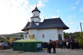 „Omul viu este cel care recunoaște iubirea lui Dumnezeu” - Sfințire de biserică la Răducăneni, Protopopiatul II Iași