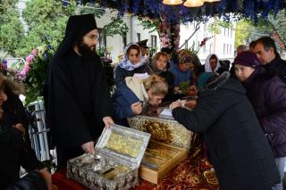 Pelerinii din Voluntari, la racla Sfintei Parascheva