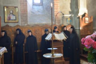 Să fim mereu cu Hristos, să ascultăm neîncetat preadulcele Lui glas