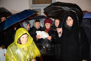 Rugăciuni şi cântări la rândul Sfintei Parascheva