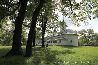 Sfințire la Schitul Cărbuna din județul Neamț