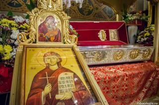 Troparul Sfintei Cuvioase Parascheva