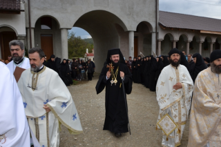 Mănăstirea Nera a îmbrăcat haine de sărbătoare