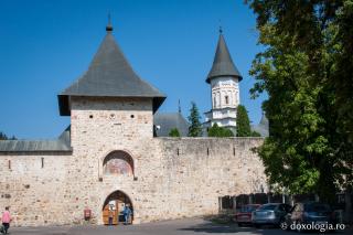 Paraclisul închinat Sfântului Ierarh Nicolae din turnul clopotniță al lui Petru Rareș