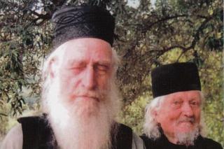 Starețul Dionisie Ignat de la Colciu şi părintele Ioan Şova