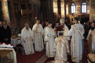 Slujire arhierească la Catedrala „Sfânta Parascheva” din Roman