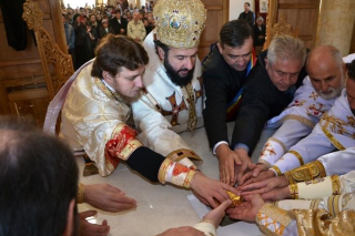 Biserica „Pogorârea Sfântului Duh” din Reşiţa a fost târnosită