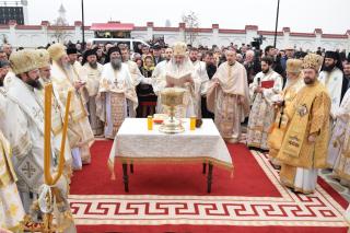 Patriarhul Daniel, la Rădăuți: „Arătăm prin rugăciune şi pomenire că rugăciunea este iubirea mai tare decât moartea”