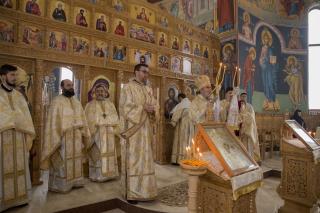 Slujbe arhiereşti la Fălticeni şi Valea Oituzului