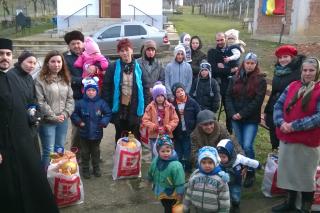 Ajutoare pentru 8 familii din Parohia Curături