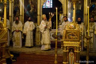 „Astăzi, în zi de Crăciun, se cuvine să ne oprim la Betleem” - cuvântul IPS Teofan în ziua de Crăciun