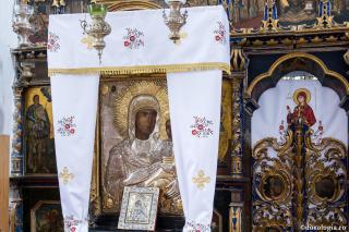 Moarta care a hrănit cu lapte pruncul său şi după un an a înviat