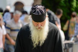călugăr bătrân