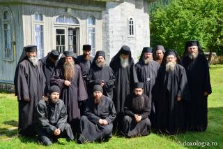 monahii de la Sihăstria Tarcăului