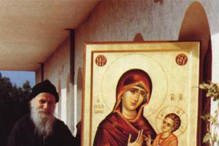Sfântului Porfirie Kavsokalivitul lângă icoana Maicii Domnului