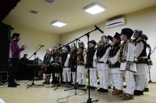 Spectacol de datini în satul bucovinean Sadova