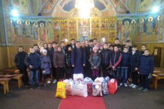 „Să fii mai bun de Crăciun!”, în Parohia „Sfinţii Trei Ierarhi”, din Bacău