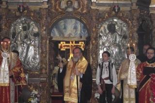 Slujbă arhierească în noaptea dintre ani, la Roman
