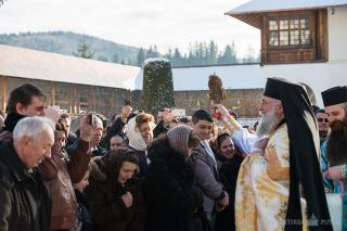 Slujba Bobotezei la Mănăstirea Putna