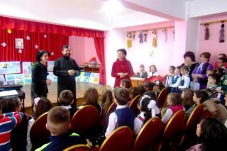 Expoziție și concurs literar-artistic la Roznov: „Prietenii lui Eminescu”