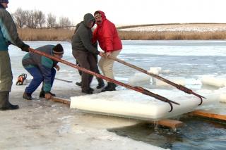 Crucile de gheață din localitatea suceveană Bosanci, o tradiție veche de 120 ani