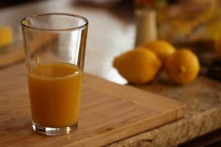 Trei rețete de sucuri pentru detoxifierea organismului