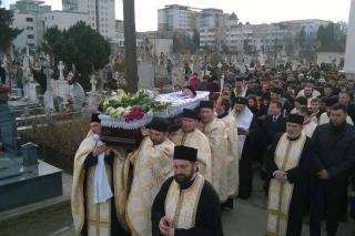 Părintele Constantin Leonte, condus la ceruri printre mii de flori