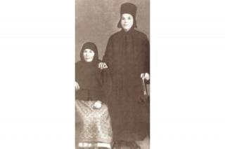 PF Teoctist cu mama sa