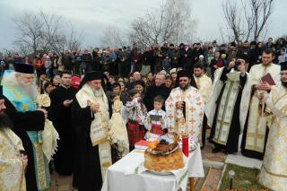 Rugăciuni pentru Arhiepiscopul Adrian, la Pogleţ