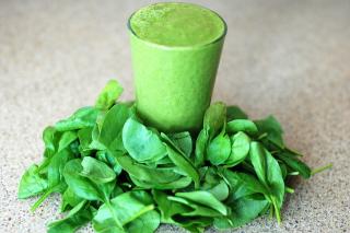 Smoothie verde pentru păr sănătos