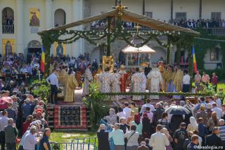 Sfânta Liturghie pe scenă