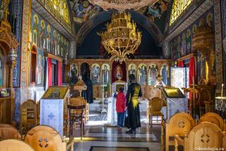 Dumnezeu lucrează prin om