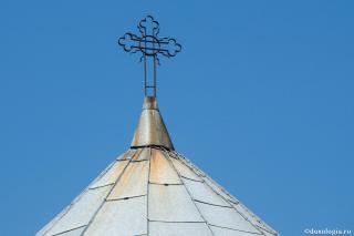 O sută de ofițeri chinezi, toți împotriva unei Cruci smerite