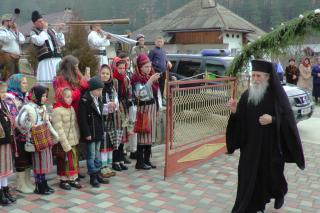 Vizită arhierească în Parohia Cotârgaşi - Broșteni