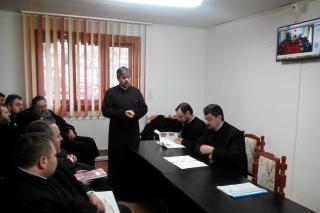 Întruniri preoţeşti în protopopiatele Moineşti şi Sascut