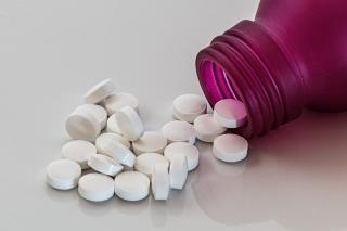 Automedicaţia, periculoasă şi contraindicată