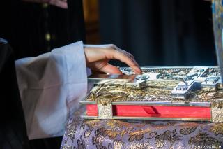 Dacă nu găsești persoana potrivită de care să te folosești în viața duhovnicească, atunci când cauți o mânăstire, ce să faci? Să aștepți? Dar când nu mai poți aștepta?