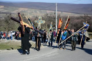 Pelerinaj pe Drumul Crucii, la Hadâmbu