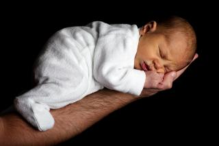 Expunerea gravidelor la ftalaţi creşte riscul de naştere prematură