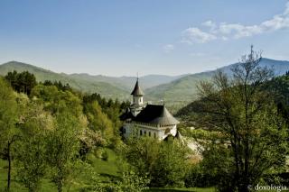(Foto) Primăvara la Mănăstirea Pângărați