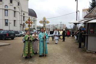 Procesiune în cinstea Sfintei Cruci, la Oneşti