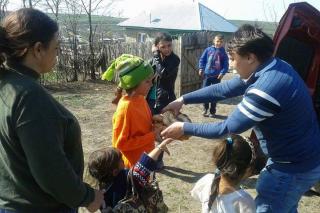 „Adoptă un copil de Paşti“, în judeţul Iaşi