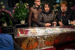 „Nu mai plânge, că de acum te faci sănătoasă!"