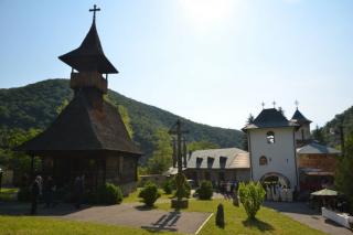 Biserica de lemn a Mănăstirii Topolnița și-a serbat hramul