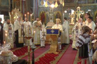 115 ani de la sfinţirea bisericii din Pojorâta, sărbătoriţi prin Liturghie arhierească