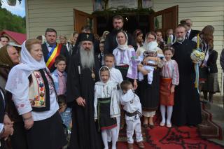 Slujba Botezului pentru pruncul Luca Lungu