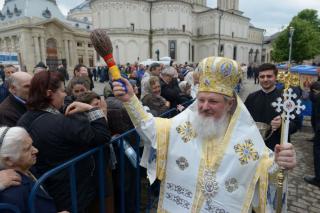 Preasfinţitul Varlaam Ploieșteanul: „Sfinţirea apei aduce în viaţa noastră lumină, sănătate şi ajutor de la Dumnezeu”