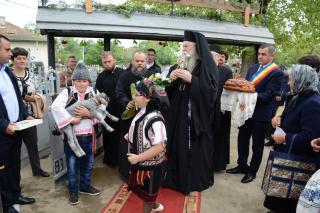 Mii de oameni în jurul Sfântului Altar, la Andrieşeni