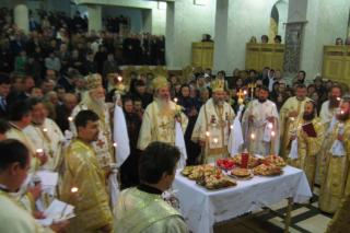 Parastas pentru Episcopul Ioachim Mareş, la Bacău